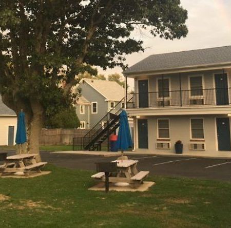 The Blue Inn At North Fork East Marion Exterior photo