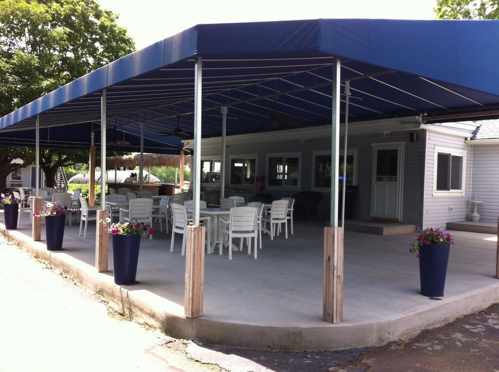 The Blue Inn At North Fork East Marion Exterior photo